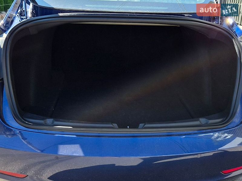 Седан Tesla Model 3 2020 в Києві
