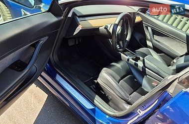 Седан Tesla Model 3 2020 в Києві