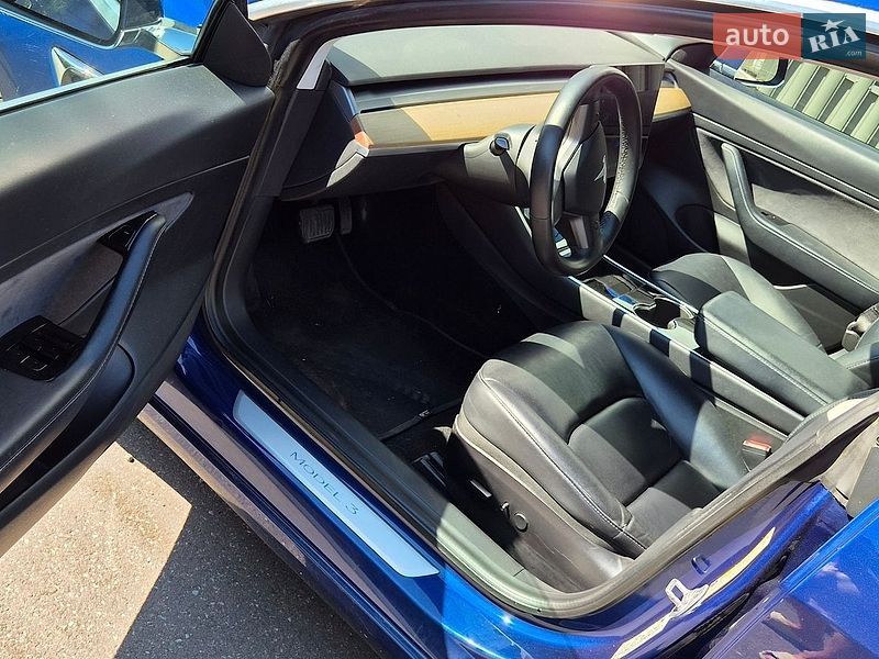 Седан Tesla Model 3 2020 в Києві