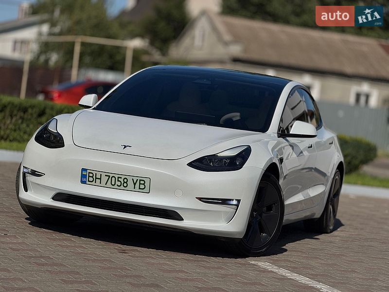 Седан Tesla Model 3 2023 в Одессе