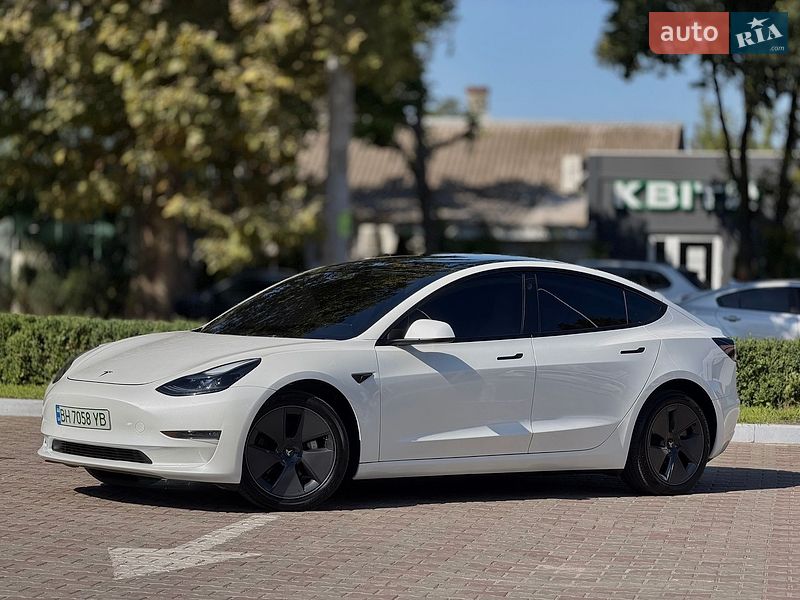 Седан Tesla Model 3 2023 в Одессе