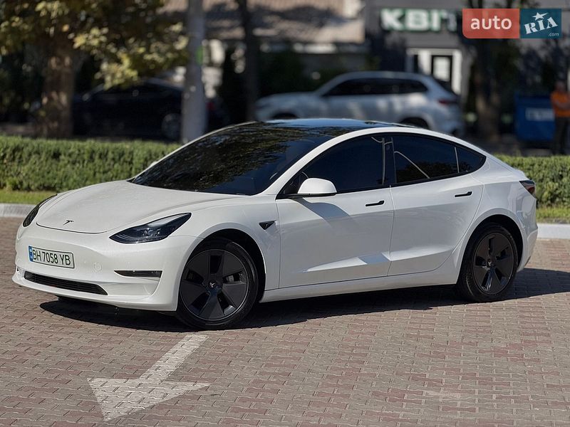 Седан Tesla Model 3 2023 в Одессе