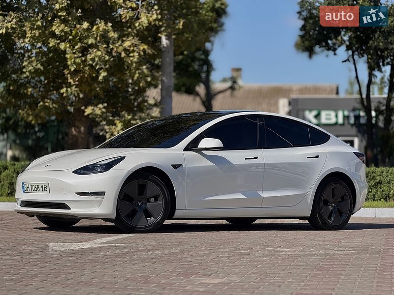 Седан Tesla Model 3 2023 в Одессе
