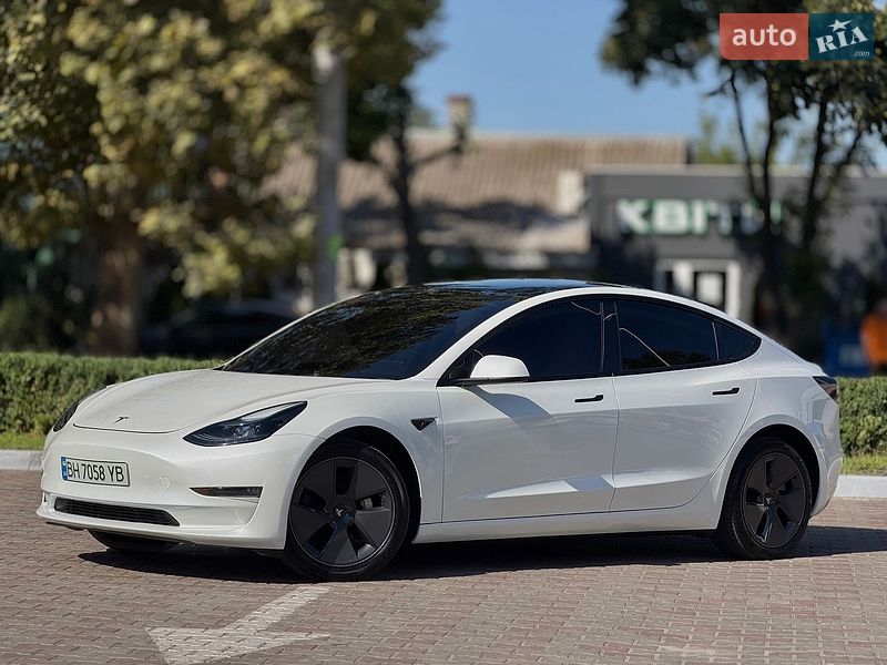 Седан Tesla Model 3 2023 в Одессе