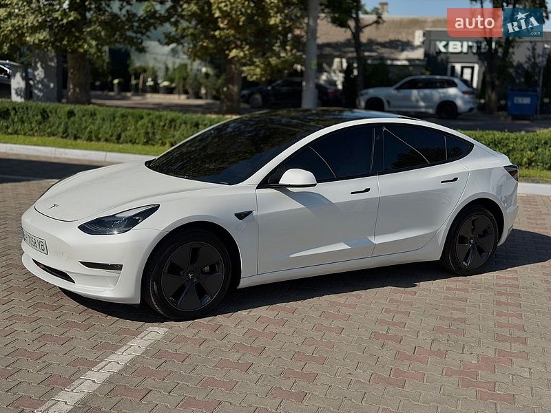 Седан Tesla Model 3 2023 в Одессе