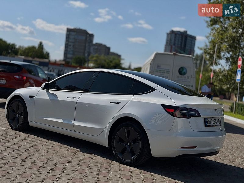 Седан Tesla Model 3 2023 в Одессе