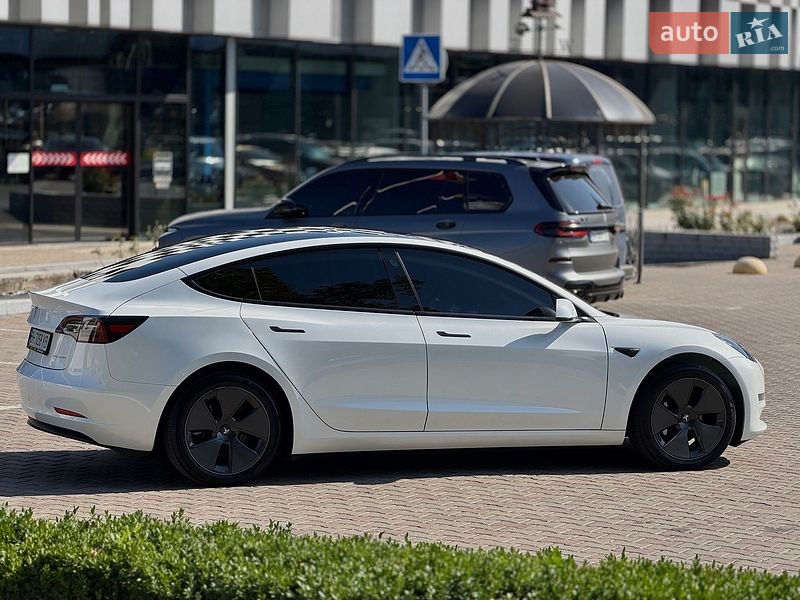 Седан Tesla Model 3 2023 в Одессе