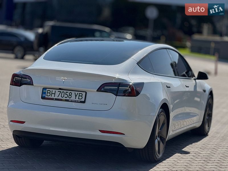 Седан Tesla Model 3 2023 в Одессе