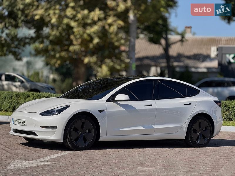 Седан Tesla Model 3 2023 в Одессе