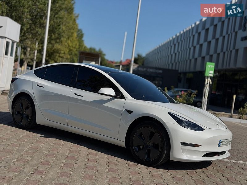 Седан Tesla Model 3 2023 в Одессе
