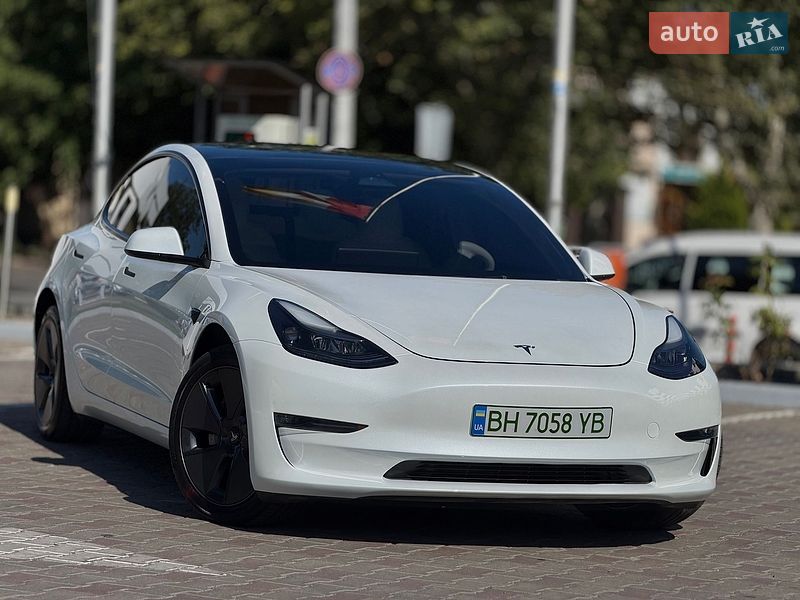 Седан Tesla Model 3 2023 в Одессе