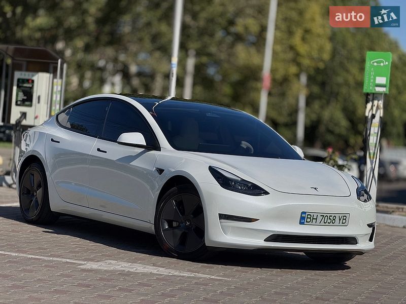 Седан Tesla Model 3 2023 в Одессе