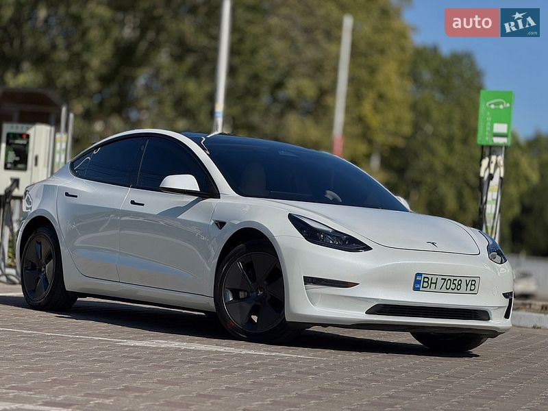 Седан Tesla Model 3 2023 в Одессе