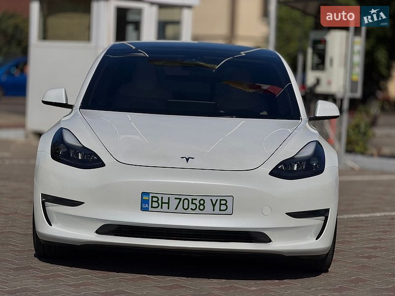 Седан Tesla Model 3 2023 в Одессе