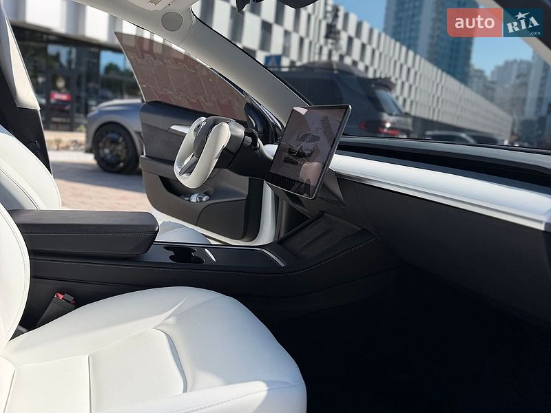 Седан Tesla Model 3 2023 в Одессе