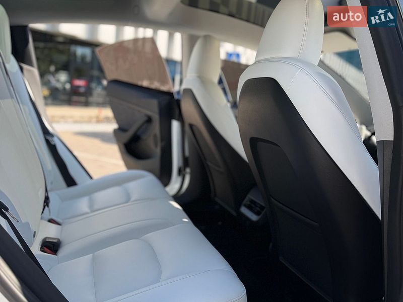 Седан Tesla Model 3 2023 в Одессе
