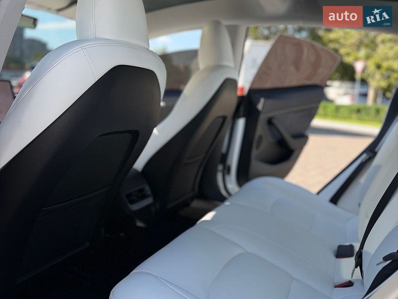 Седан Tesla Model 3 2023 в Одессе
