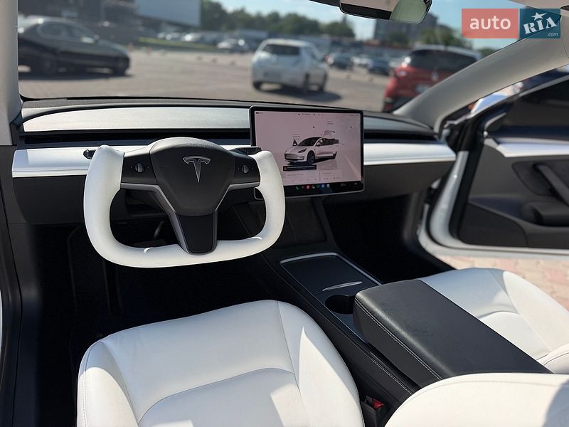 Седан Tesla Model 3 2023 в Одессе