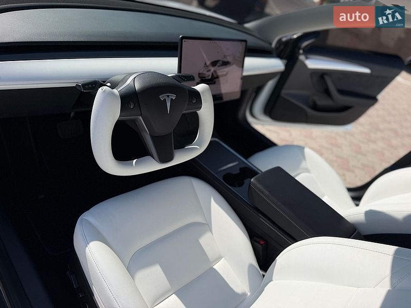 Седан Tesla Model 3 2023 в Одессе