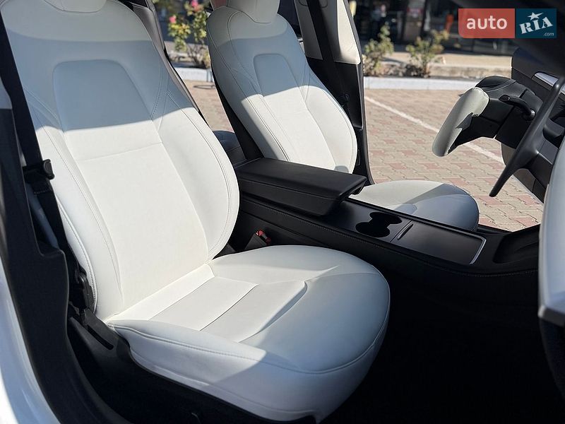 Седан Tesla Model 3 2023 в Одессе