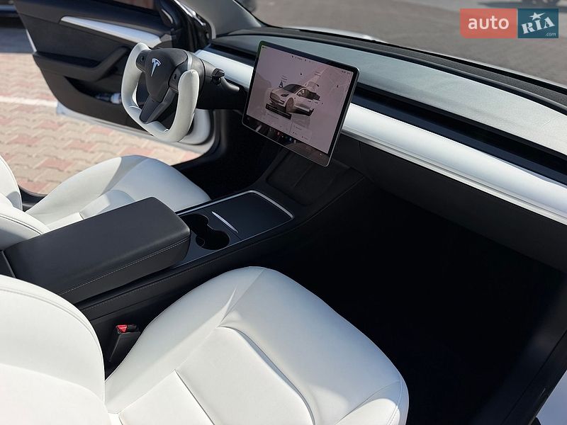 Седан Tesla Model 3 2023 в Одессе