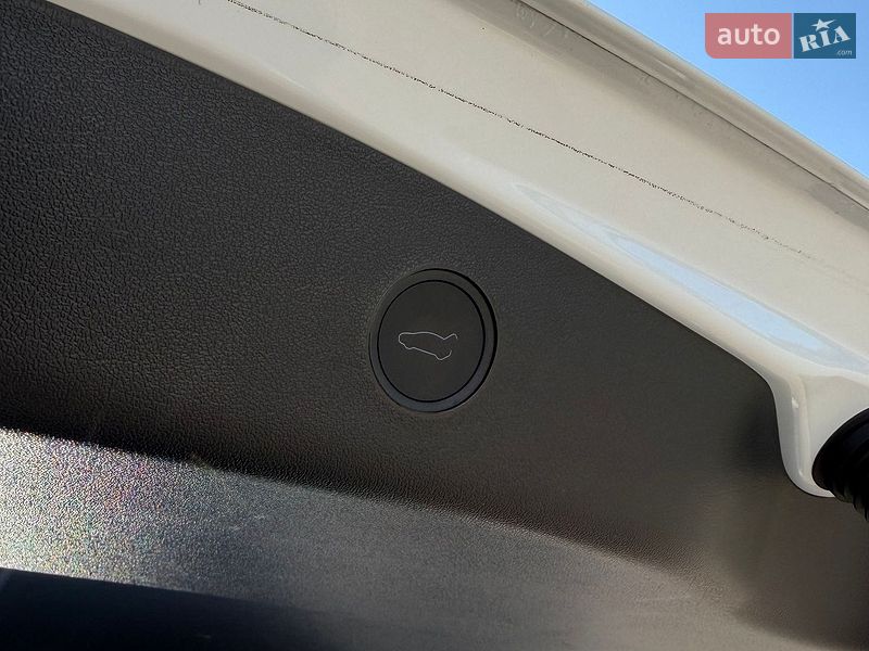 Седан Tesla Model 3 2023 в Одессе