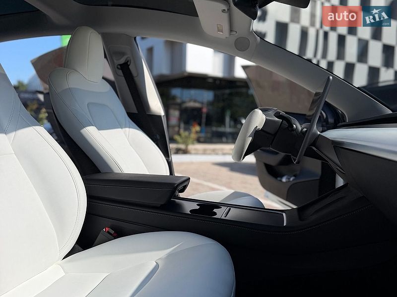 Седан Tesla Model 3 2023 в Одессе