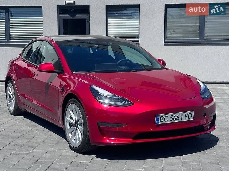 Седан Tesla Model 3 2021 в Львове