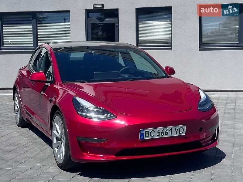 Седан Tesla Model 3 2021 в Львове