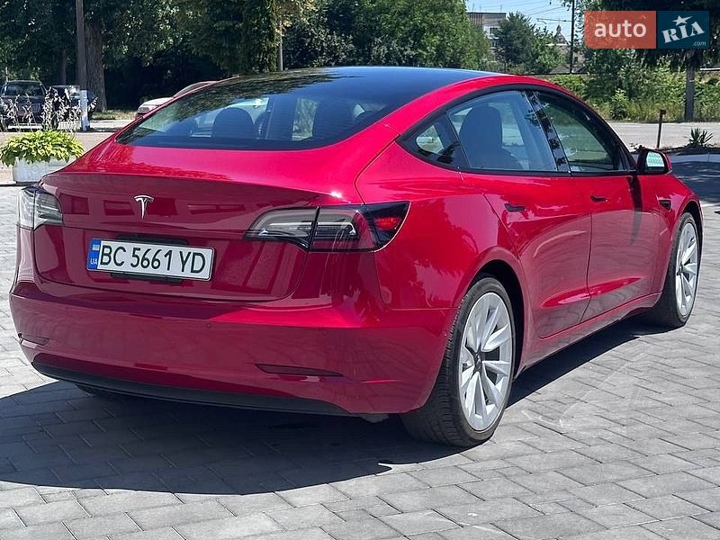 Седан Tesla Model 3 2021 в Львове