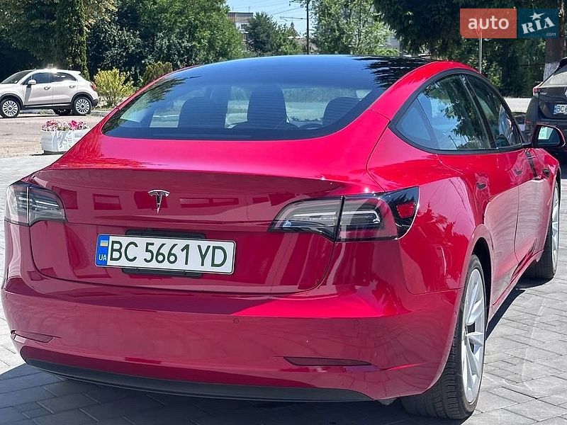 Седан Tesla Model 3 2021 в Львове