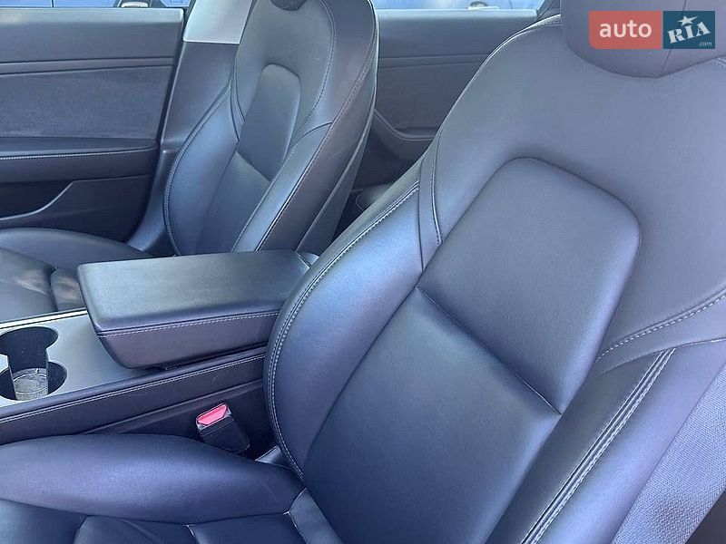 Седан Tesla Model 3 2021 в Львове