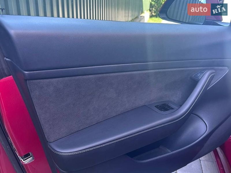 Седан Tesla Model 3 2021 в Львове