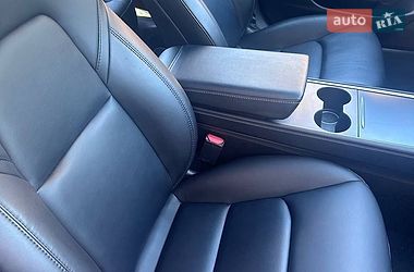 Седан Tesla Model 3 2021 в Львове