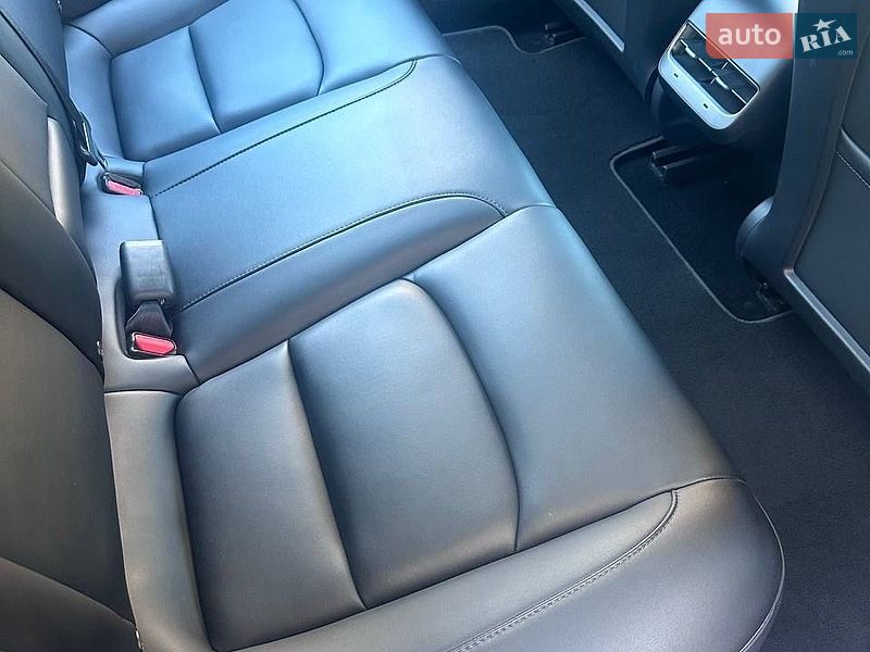 Седан Tesla Model 3 2021 в Львове