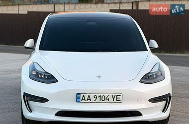 Седан Tesla Model 3 2022 в Киеве