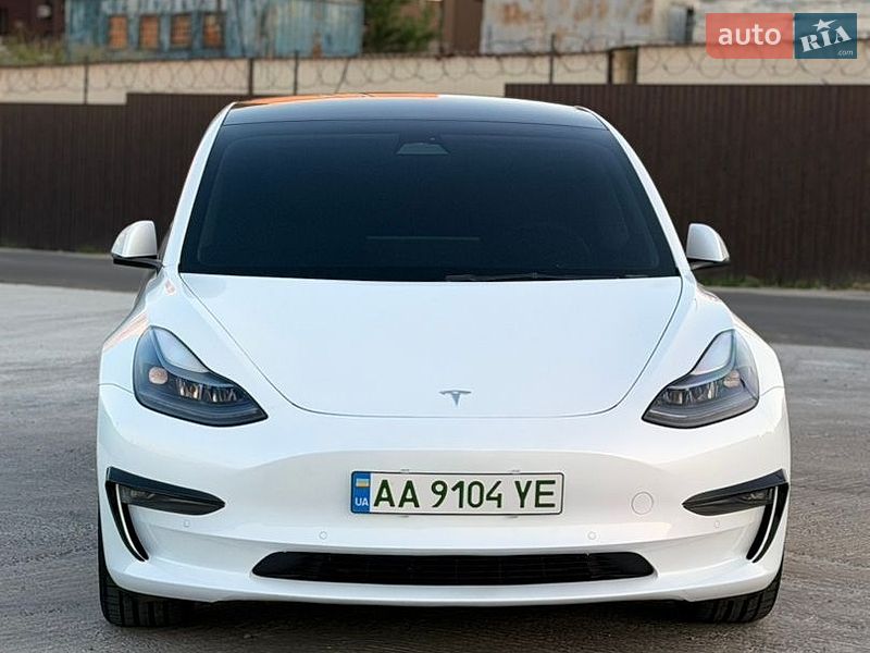 Седан Tesla Model 3 2022 в Киеве