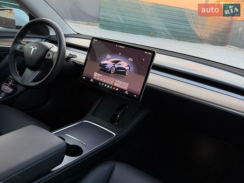 Седан Tesla Model 3 2022 в Киеве