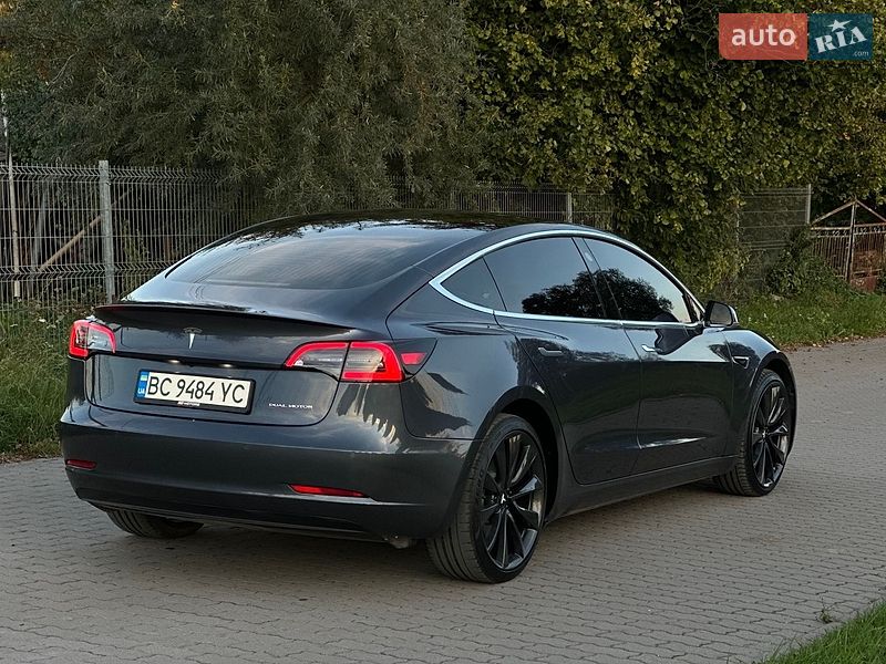 Седан Tesla Model 3 2020 в Львове