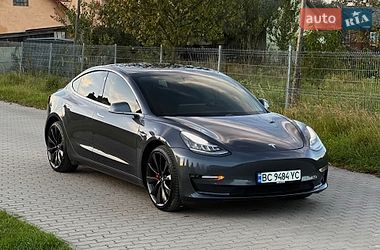 Седан Tesla Model 3 2020 в Львове