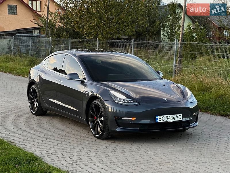 Седан Tesla Model 3 2020 в Львове