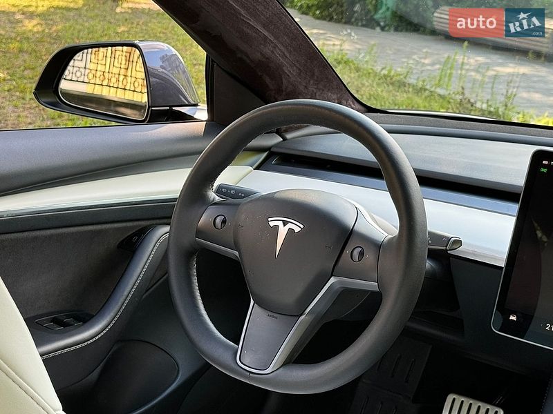 Седан Tesla Model 3 2023 в Харькове