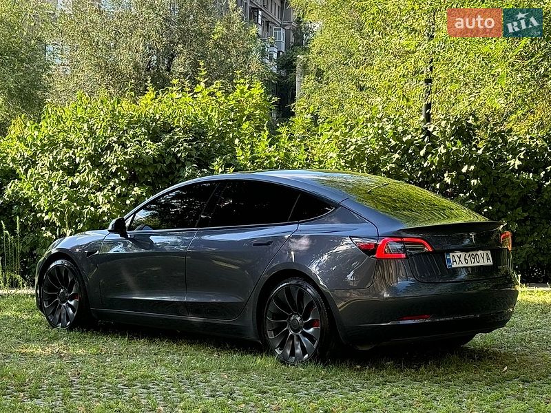 Седан Tesla Model 3 2023 в Харькове