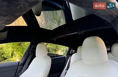 Седан Tesla Model 3 2023 в Харькове