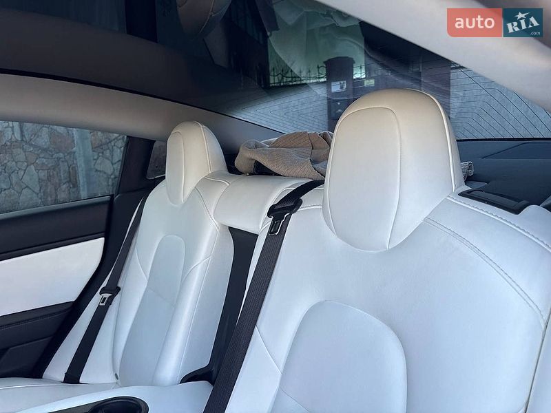 Седан Tesla Model 3 2020 в Виннице