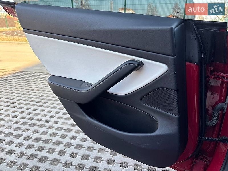 Седан Tesla Model 3 2020 в Виннице
