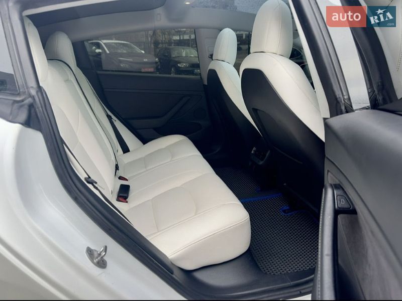 Седан Tesla Model 3 2021 в Вінниці