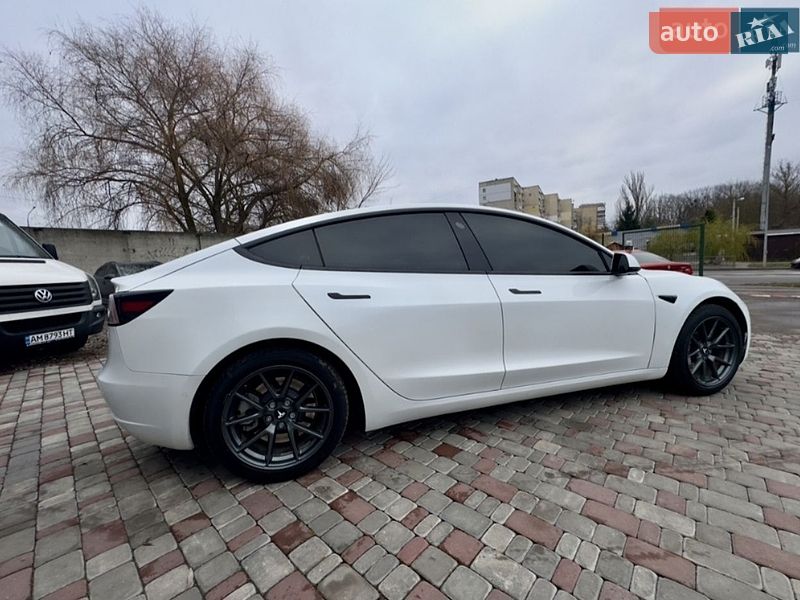 Седан Tesla Model 3 2021 в Вінниці
