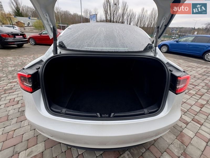 Седан Tesla Model 3 2021 в Вінниці