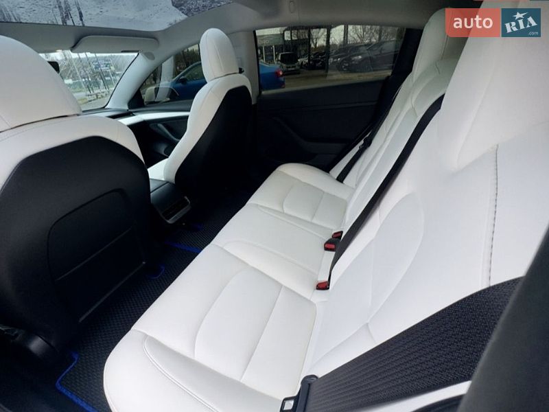 Седан Tesla Model 3 2021 в Вінниці